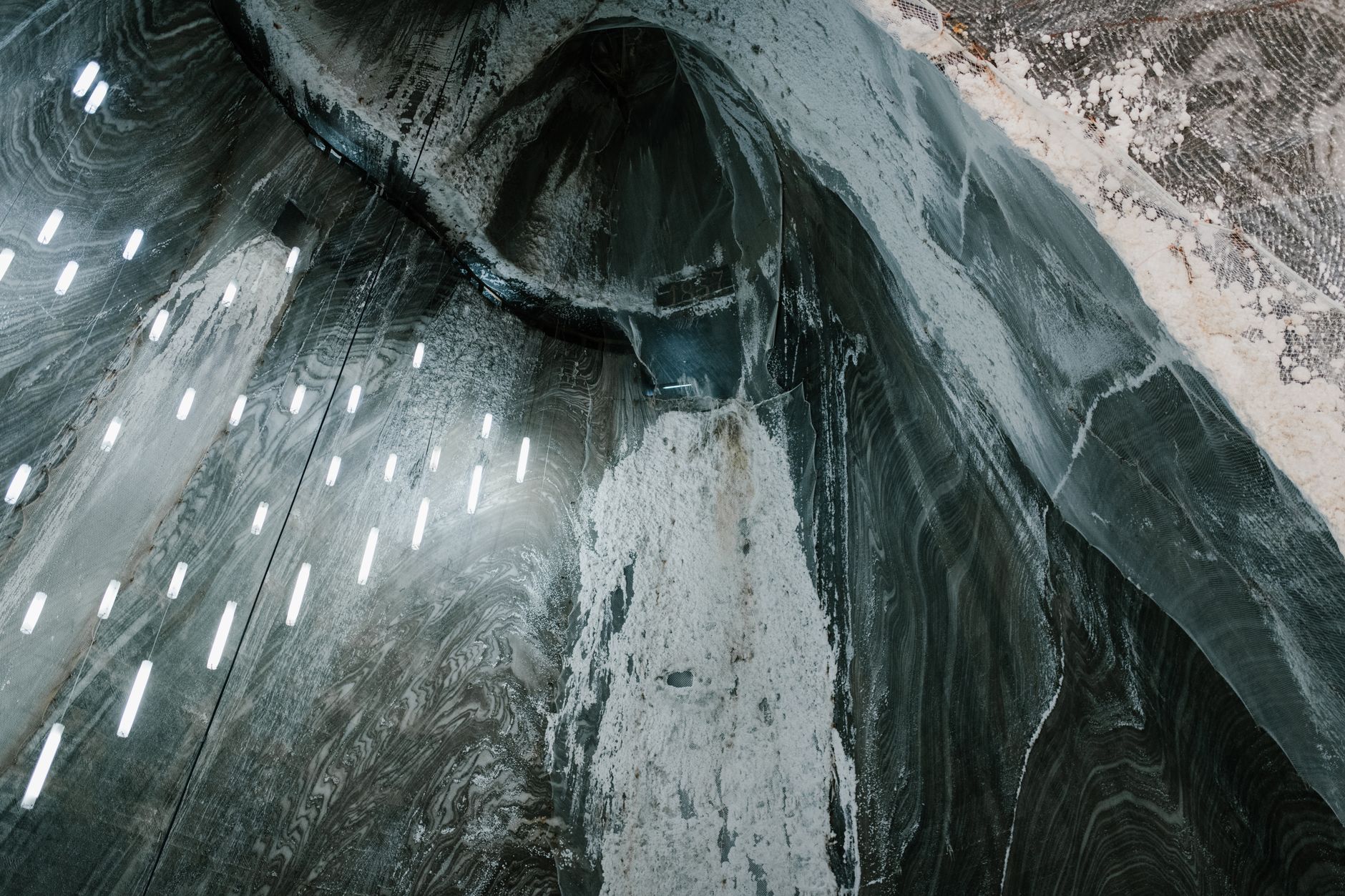 Pompage inondation cave équipe à Les Abymes